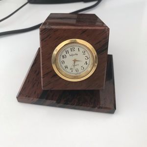 Infinity quartz decorative clock